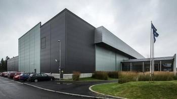 Sebelumnya, sudah ada 4 data center raksasa Facebook, semuanya berlokasi di Amerika Serikat. Lokasi ini berada di bagian selatan Arctic Circle yang dikelilingi oleh hutan dan sungai es. (Foto: Guardian)