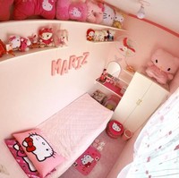 Aku selalu menyuruh dia merapikan kamarnya yang penuh dengan barang-barang peninggalan mendiang ayahnya. Tapi dia selalu mengelak, tulis Giearson. Foto: Facebook /Giearson Agapito Genova