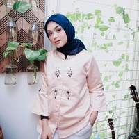 Wanita kelahiran 1996 ini juga pernah menjadi finalis Mamamia Show tahun 2010. Namun, namanya menjadi pembicaraan warganet setelah ia berpacaran lalu putus dengan Baim Wong di awal Januari lalu. Foto: Instagram Vebby Palwinta