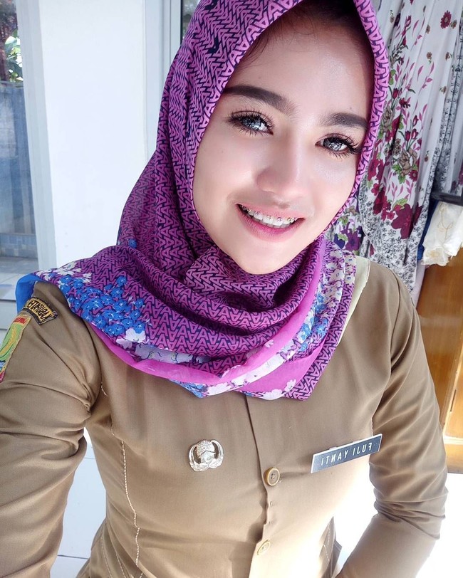 Ini penampilan Oza ketika mengenakan hijab. Cantik ya? Foto: Instagram