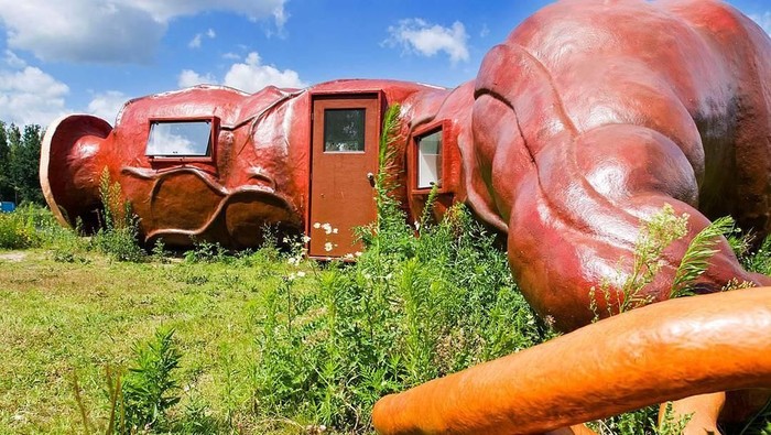 Mau Tidur di Hotel Berbentuk Usus Besar?