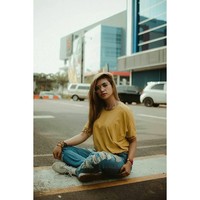 Oza kerap kali membagikan berbagai aktivitasnya di Instagram termasuk saat dirinya mengenakan seragam PNS hingga kegiatan dirinya saat menjadi model. Foto: Instagram