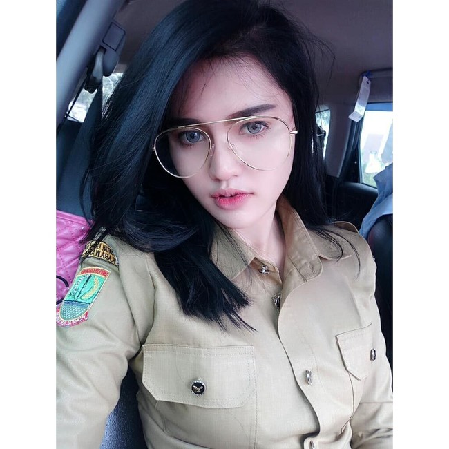 Kecantikan yang dimiliki PNS Karawang ini pun banyak dikagumi oleh netizen terutama pria. Foto: Instagram
