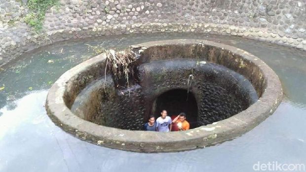 Garis Polisi Dipasang agar Pengunjung Tak Nekat Swafoto di Spillway