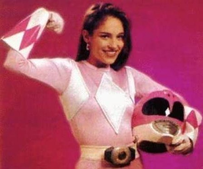 Saat itu, di usia 21 tahun, aku mau mengumpulkan lebih banyak uang, tapi kami (para pemain Power Rangers) dibayar terlalu rendah dari standar. Aku bahkan beberapa kali nyaris tewas karena adegan laga berbujet rendah yang kami lakukan, kata Amy, seperti dikutip dari Stanton Daily. Foto: Istimewa