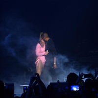 Ketika beraksi di atas panggung pun Beyonce dan Jay Z tetap tampil mesra seperti di panggung  TIDAL X: 1020 Amplified by HTC Oktober 2015 silam. Foto: Getty Images