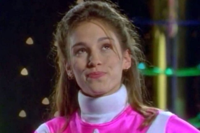 Amy Jo Johnson memerankan Kimberly Hart, alter ego dari Ranger Pink di serial superhero Mighty Morphin Power Rangers. Ia bermain untuk serial populer itu selama dua tahun. Foto: Istimewa