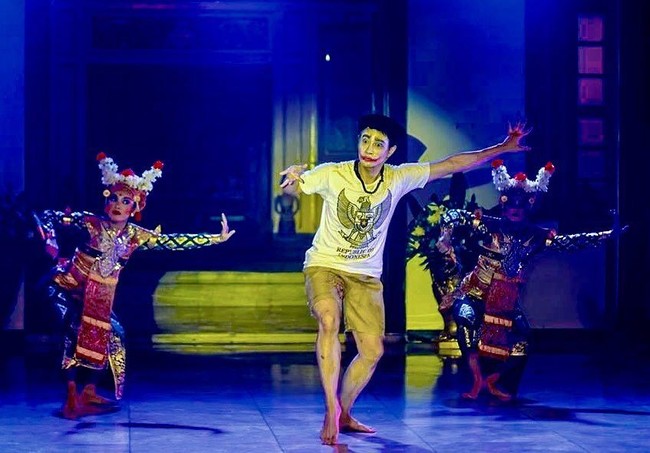 Berbeda dari imej pangeran yang biasanya kaku, sosok Paundra terlihat santai dan menyenangkan. Foto: Dok. Instagram