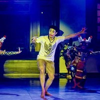 Berbeda dari imej pangeran yang biasanya kaku, sosok Paundra terlihat santai dan menyenangkan. Foto: Dok. Instagram