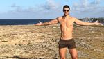 Ladies, Ini Pilot Ganteng yang Sixpack dan Suka Traveling
