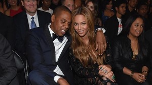 Siapa yang nggak tau pasangan Beyonce dan Jay-Z? Jay jadi miliarder pertama dari dunia hip-hop, dan sekarang kekayaannya udah USD 2,5 miliar. Sukses dari musik, alkohol, hingga startup. Foto: Getty Images
