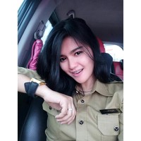 Memiliki kulit putih mulus dan rambut lurus panjang, penampilan Oza terlihat memesona. Foto: Instagram