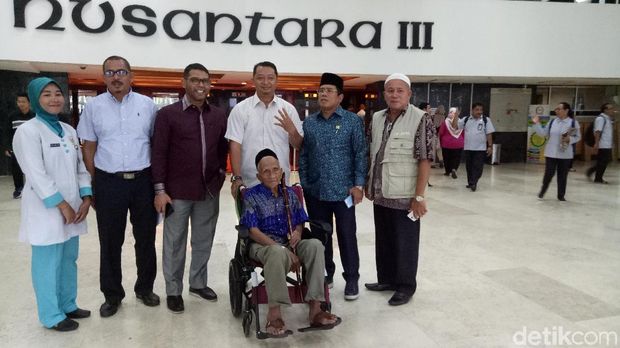 Ke DPR, Nyak Sandang Bicara Rencana Naik Haji