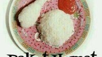 Yuk anak kost yang duitnya sudah menipis. Ada paket hemat isinya nasi, ayam dan saos. Harganya cuma Rp 3.000 aja. Tertarik? Foto: Istimewa
