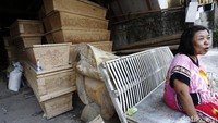 Salah satunya adalah perusahaan peti mati Sinar Terang di Tangerang.