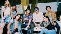 Atta pun tampak akrab dengan seleb muda lainnya seperti Al Ghazali hingga Valerie Thomas. (Dok. Instagram/attahalilintar)