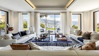 Pemandangan di ruangan utama rumah ini menghadap ke laut yang terlihat sangat indah. Knight Frank/Istimewa.
