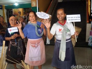 Video: Keseruan Fashion Show ala Buruh Gendong Pasar Beringharjo