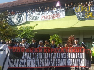Didemo Pelajar Besar-besaran, Kepala SMAN 2 Malang Dicopot