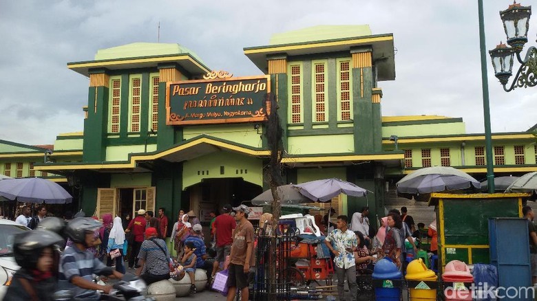 Hore Pasar Beringharjo  Yogyakarta akan Buka Sampai Malam
