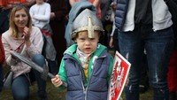 Ajang perayaan ini sekaligus mengajarkan pentingnya sejarah kepada anak-anak tentang zaman Middle Ages di Polandia. Celestino Arce/NurPhoto via Getty Images