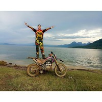 Dilihat dari Instagramnya, PNS cantik ini nampaknya menyukai olahraga ekstrem seperti motor trail. Foto: Instagram