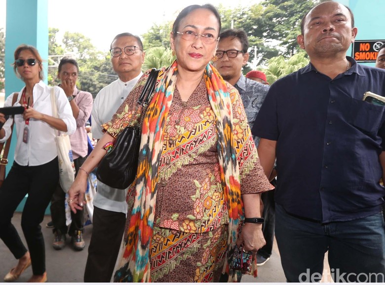 Kontroversi Sukmawati: Kidung Ibu Pertiwi hingga Bandingkan Sukarno-Nabi Kontroversi Sukmawati: Kidung Ibu Pertiwi hingga Bandingkan Sukarno-Nabi