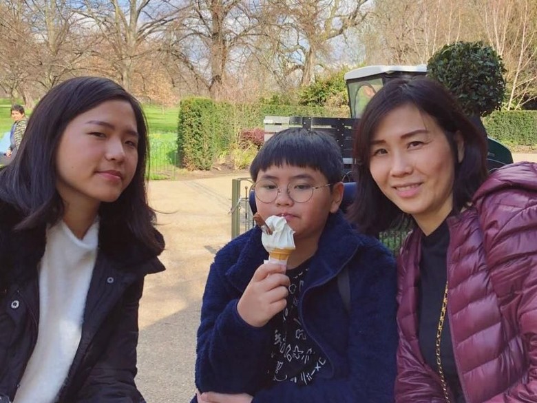 Tak Cuma Potong Rambut Veronica Tan Juga Masak Buat Anak Tak Cuma Potong Rambut Veronica Tan Juga Masak Buat Anak