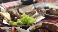 Nasi uduk yang gurih dengan campuran sambal kacang ini makin nikmat dinikmati berasama dengan semur tahu. Semurnya terlihat cokelat pekat dengan rasa gurih manis. Foto: Istimewa