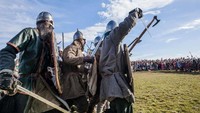 Dengan balutan budaya Eropa Timur, festival ini membuat kita kembali bernostalgia ke zaman kerajaan yang identik dengan perang prajurti pedang. Celestino Arce/NurPhoto via Getty Images
