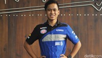 Galang mempunyai cara unik untuk menghafal lintasan dengan simulasi memakai game di Playstation. Game MotoGP menjadi sarana mengenal sirkuit dunia.