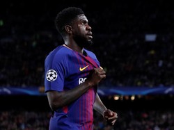 Masa depan Samuel Umtiti di Camp Nou terus-menerus jadi spekulasi dalam beberapa waktu terakhir. Seiring dengan itu santer berhembus bahwa Manchester United terus memantau situasi terkait Umtiti. (Foto: Juan Medina/Reuters)