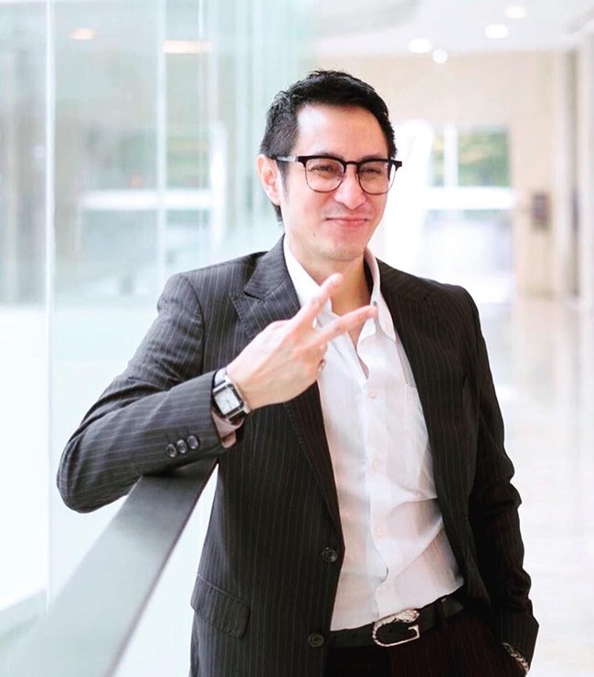 Presiden pertama Indonesia, Soekarno, mewariskan ketampanannya pada cucunya Paundra. Pria 39 tahun ini merupakan anak dari Sukmawati Soekarnoputri dan KGPAA Mangkunegara IX. Foto: Dok. Instagram