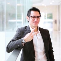 Presiden pertama Indonesia, Soekarno, mewariskan ketampanannya pada cucunya Paundra. Pria 39 tahun ini merupakan anak dari Sukmawati Soekarnoputri dan KGPAA Mangkunegara IX. Foto: Dok. Instagram