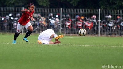 Timnas Wanita Taklukkan Legenda Indonesia 3-2