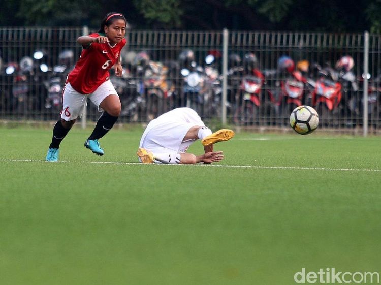 Timnas Wanita Taklukkan Legenda Indonesia 3-2