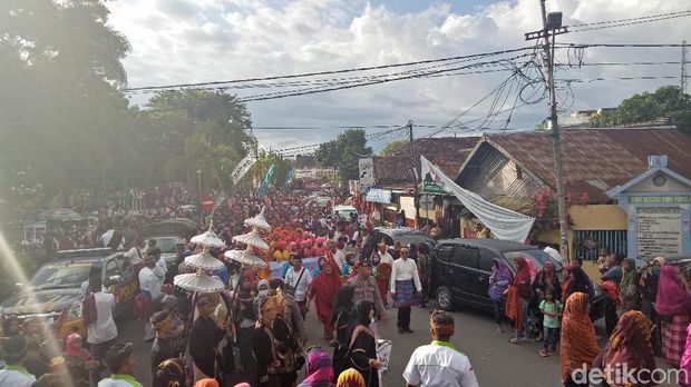 Rimpu Tembe, Pawai Unik Warga Dompu NTB