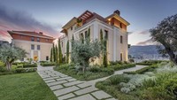 Selain rumah utama, terdapat dua bangunan lain di halaman sekitar rumah. Bangunan itu khusus untuk para tamu yang menginap. Knight Frank/Istimewa.