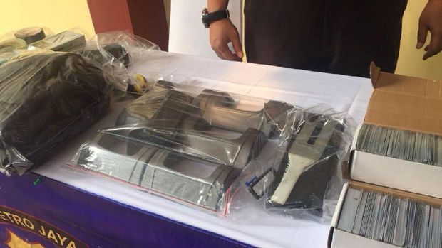 barang bukti sindikat skimming atm