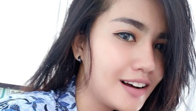 Cantiknya Oza Moza, PNS Asal Karawang yang Hobi Kulineran