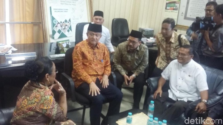 Puisi Jadi Kontroversi, Sukmawati Datangi Kantor MUI Puisi Jadi Kontroversi, Sukmawati Datangi Kantor MUI
