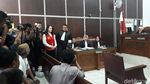 Jennifer Dunn Jalani Sidang Perdana, Pesona Sophia Latjuba