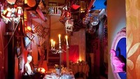 Berdiri di lokasi gudang tua, setiap ruangan di desain dengan interior yang berbeda. Makin romantis untuk candelight dinner. Foto: Manuel Vazquez