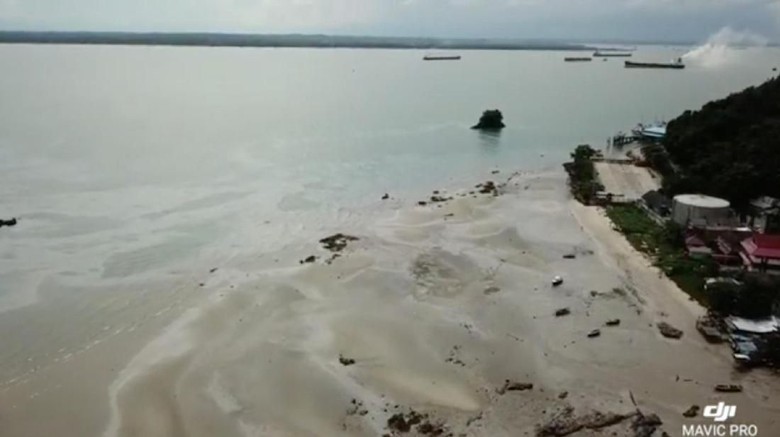 Karyawan Pertamina Jadi Tersangka Tumpahan Minyak di Balikpapan Karyawan Pertamina Jadi Tersangka Tumpahan Minyak di Balikpapan
