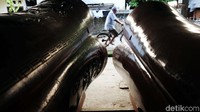Sehingga tidak heran, masih banyak orang yang menjajal keberuntungannya mengelola bisnis penjualan peti mati.
