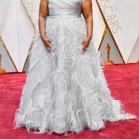 Sepekan sebelum Golden Globes 2012, Octavia Spencer sempat curhat belum menemukan gaun untuk dipakai di hajatan bergengsi tersebut. Tidak ada desainer yang mendatangiku. Mungkin seharusnya aku diet dari tahun lalu, canda aktris pemenang Oscars itu seperti dikutip The Hollywood Reporter. (Foto: Getty Images)