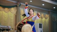 Bahkan wajahnya disebut-sebut mirip dengan bintang Korea Selatan yakni Sulli. (Dok. Iamissue.com)