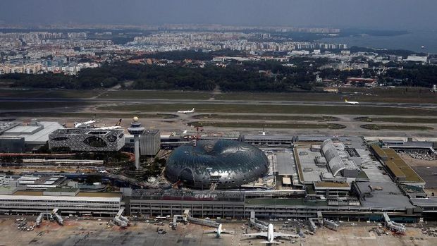 A view of Changi Airport's Project Jewel under contstruction in Singapore, April 3, 2018. Picture taken April 3, 2018. REUTERS/Edgar Su