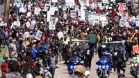 Namun, King III menambahkan ayahnya akan sangat bangga  atas gerakan aktivis hari ini, seperti gerakan antikekerasan dan rasialisme Black Lives Matter, kampanye #MeToo untuk hak-hak perempuan, dan gerakan para siswa yang menolak kekerasan bersenjata. (Foto: REUTERS/Karen Pulfer Focht)