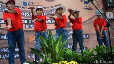 Aksi Anak-anak ABK di Hari Buku Internasional